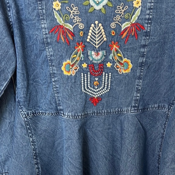 Emma G Embroidered Denim Button-Up Shirt with Skirttail Back Hemline Size Lg - Picture 7 of 9